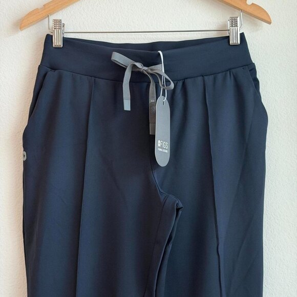 Figs High Waisted Evanston FORMx Skinny Flare Scrub Pants in Navy, Size Small - Picture 10 of 12